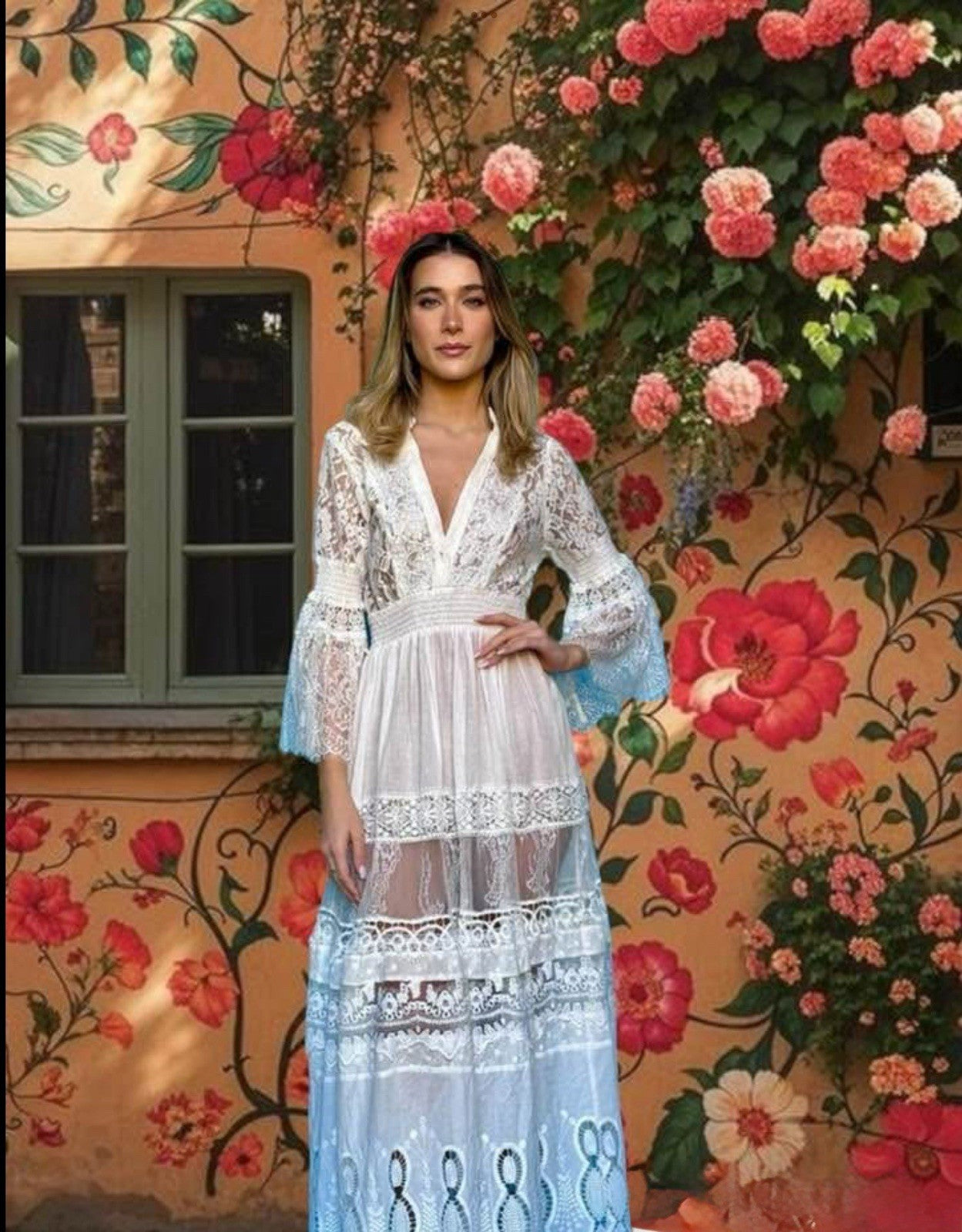 ANTICA SARTORIA LONG LACE V NECK GORGEOUS O/S NWT