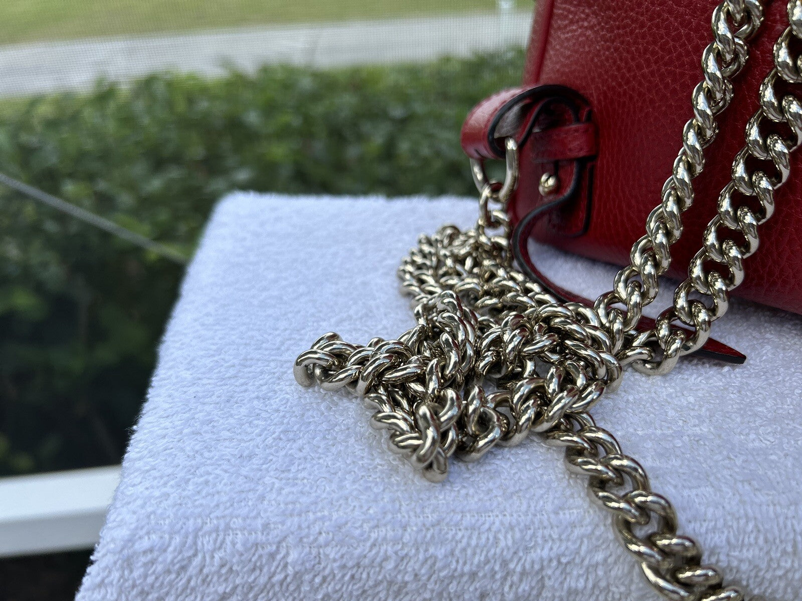 GUCCI  GG SOHO RED PEBBLED CALFSKIN LEATHER CHAIN BACKPACK BAG
