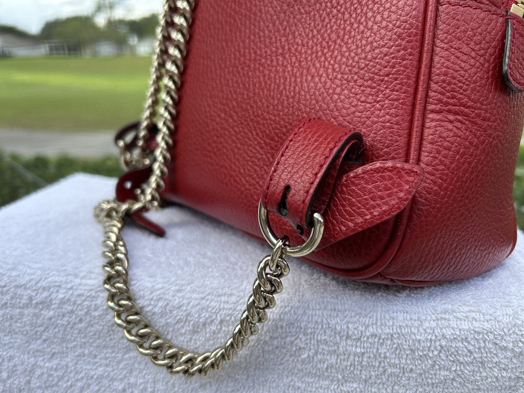 GUCCI  GG SOHO RED PEBBLED CALFSKIN LEATHER CHAIN BACKPACK BAG