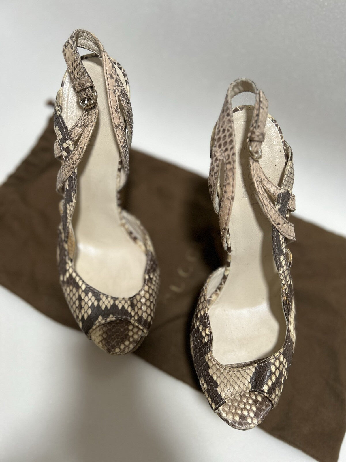 Gucci Snakeskin Wedges 38.5 EUC💛🤎